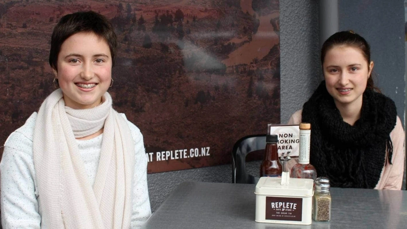 Brooke and Olivia Moore, young NZ entrepreneurs from Taupō
